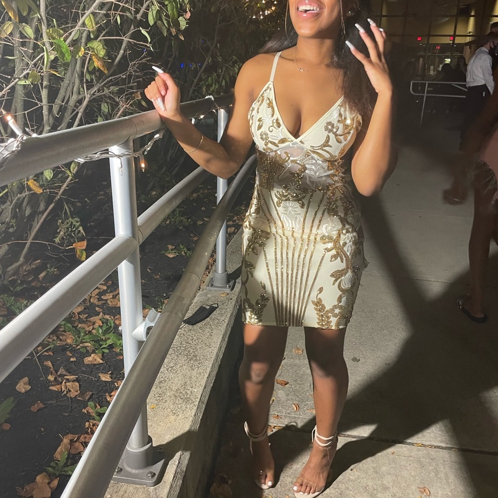 Gold dress With Sequin. Mini